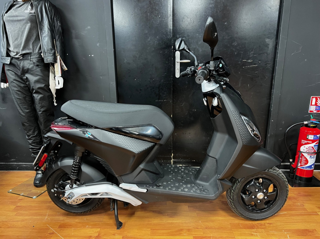 HONDA CB125R ABS MOTOSPORT  MAUGUIO (MONTPELLIER EST) 